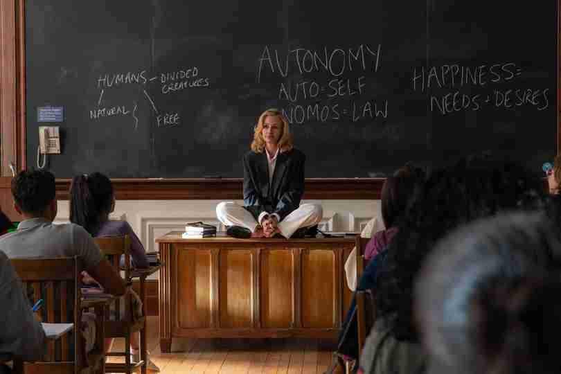 After The Hunt - Julia Roberts in the Classroom
