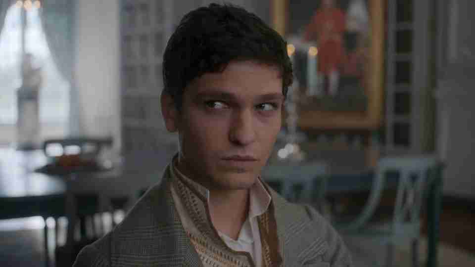 Carême Season 1 - Pablo Cobo Suspicious Glance in Episode 1