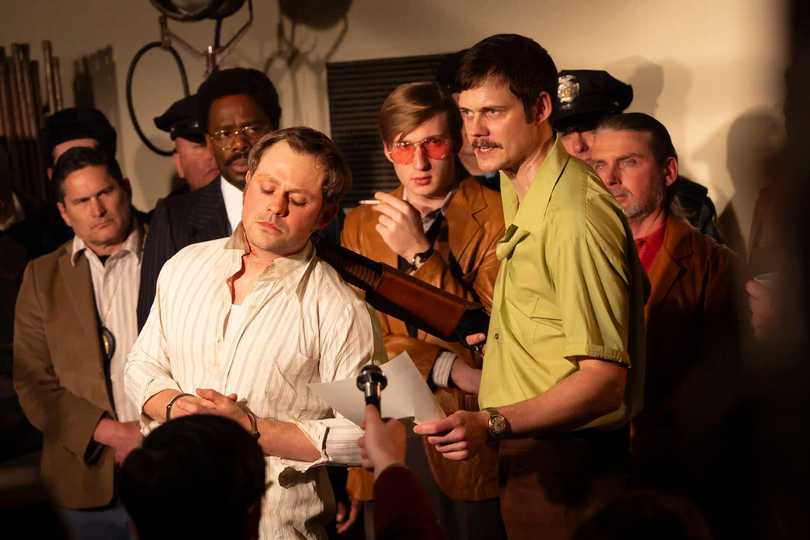 Dead Man's Wire - Bill Skarsgård and Dacre Montgomery Scene