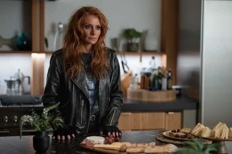 Deep Cover - Bryce Dallas Howard in the Kitchen