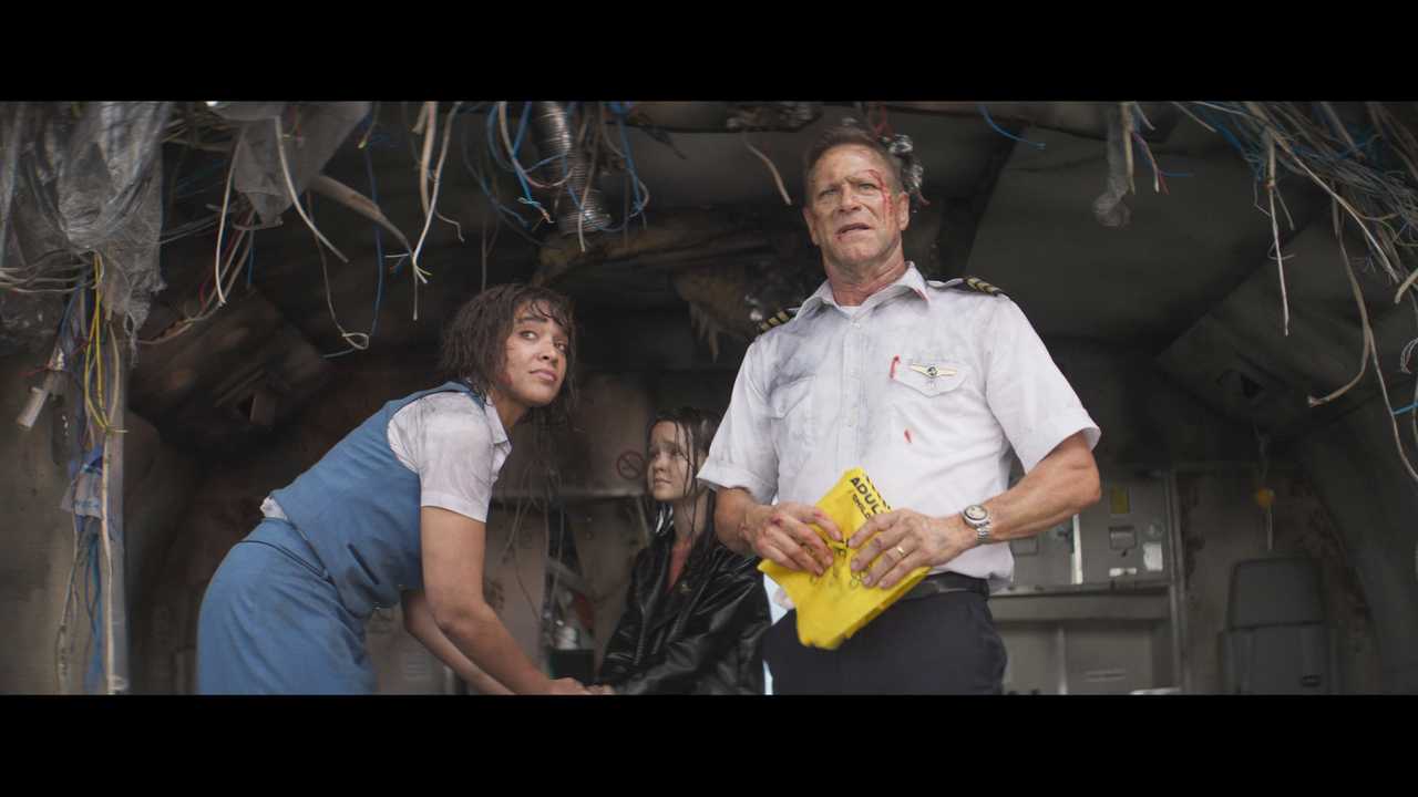 Deep Water - Aaron Eckhart, Molly Belle Wright and Lucy Barrett