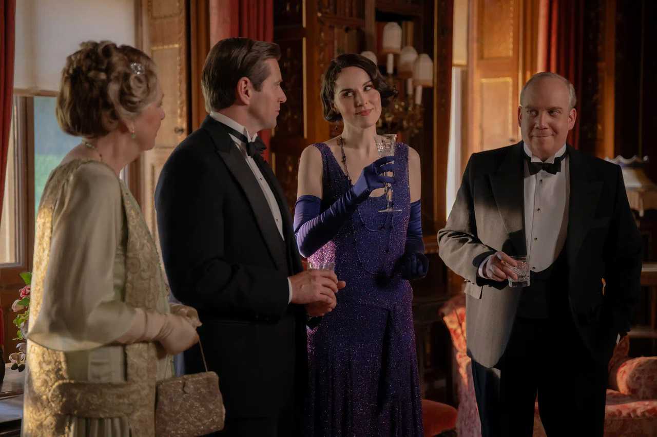 Downton Abbey: The Grand Finale - Cast Toast