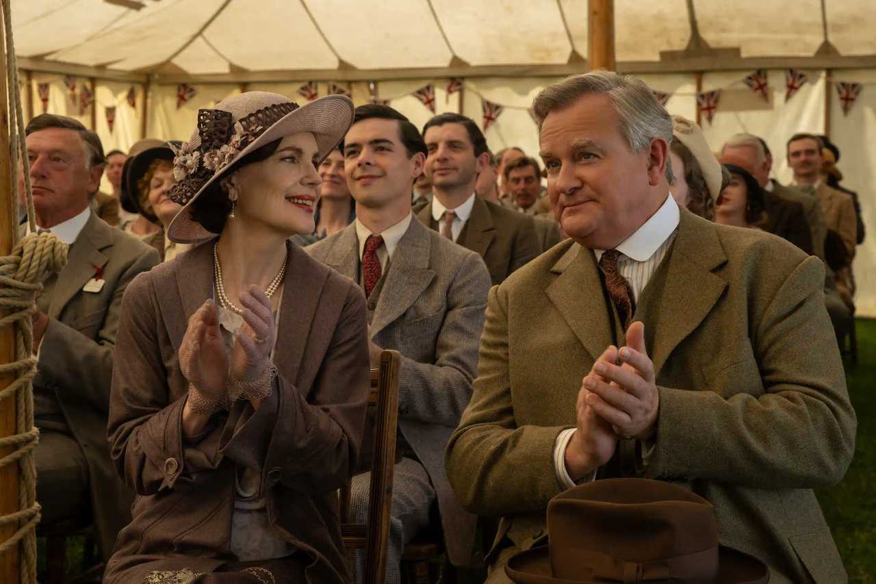 Downton Abbey: The Grand Finale - Elizabeth McGovern and Hugh Bonneville in the Tent