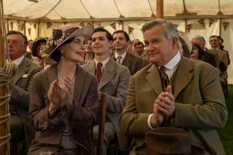 Downton Abbey: The Grand Finale - Elizabeth McGovern and Hugh Bonneville in the Tent	