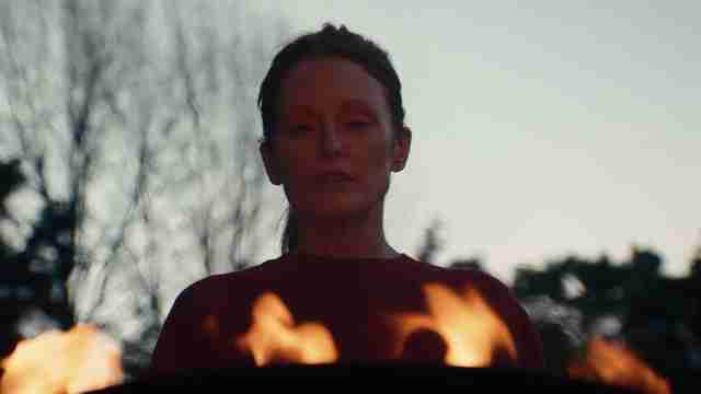 Echo Valley - Julianne Moore by the Fire