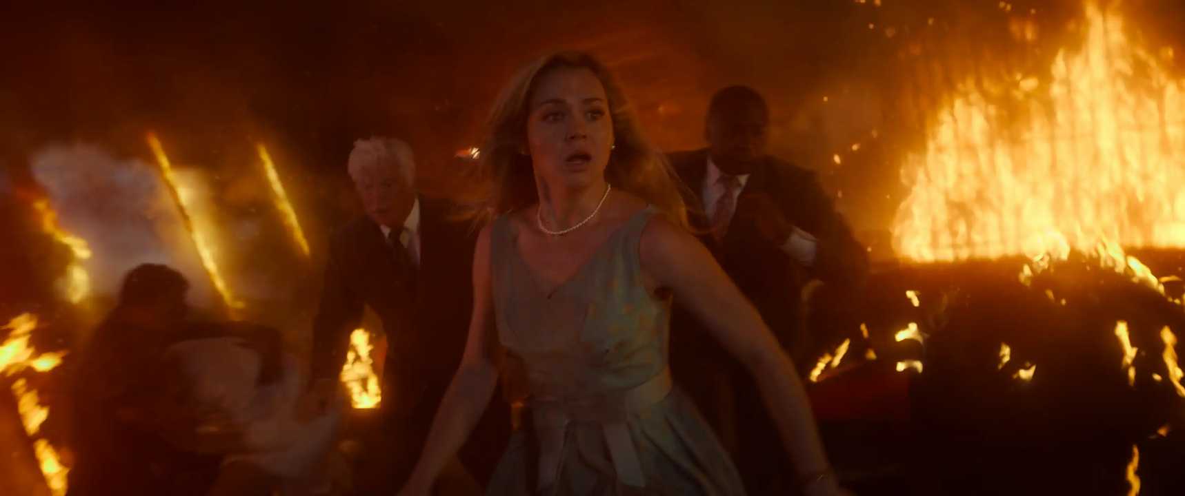 Final Destination Bloodlines - Iris Runs from the Flames