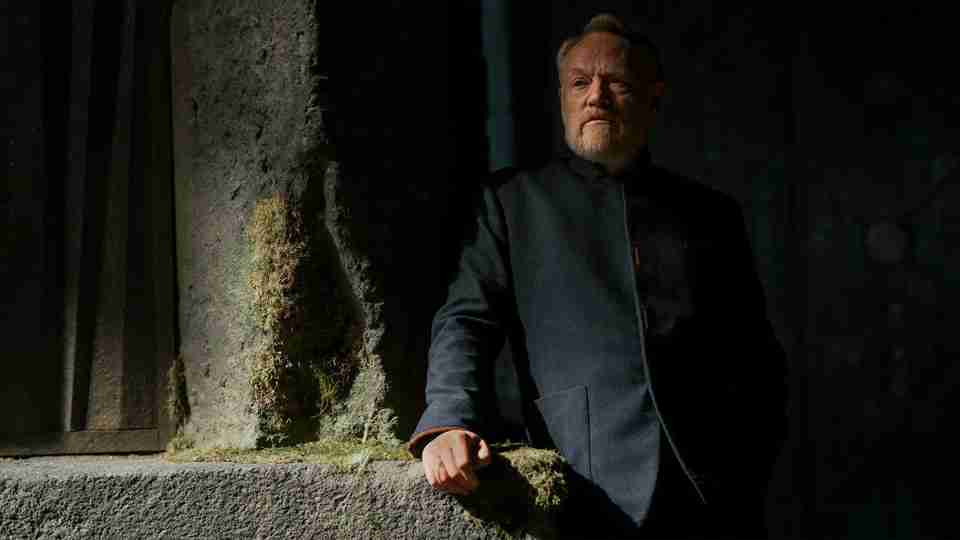 Foundation Season 3 - First Look at Jared Harris as Hari Seldon