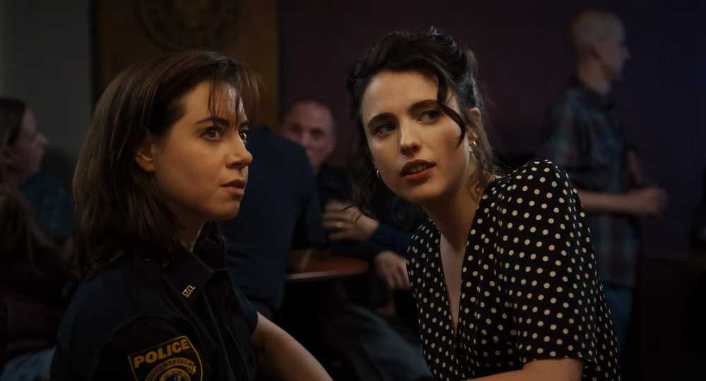 Honey Don't! - Aubrey Plaza and Margaret Qualley at the Small Town Bar