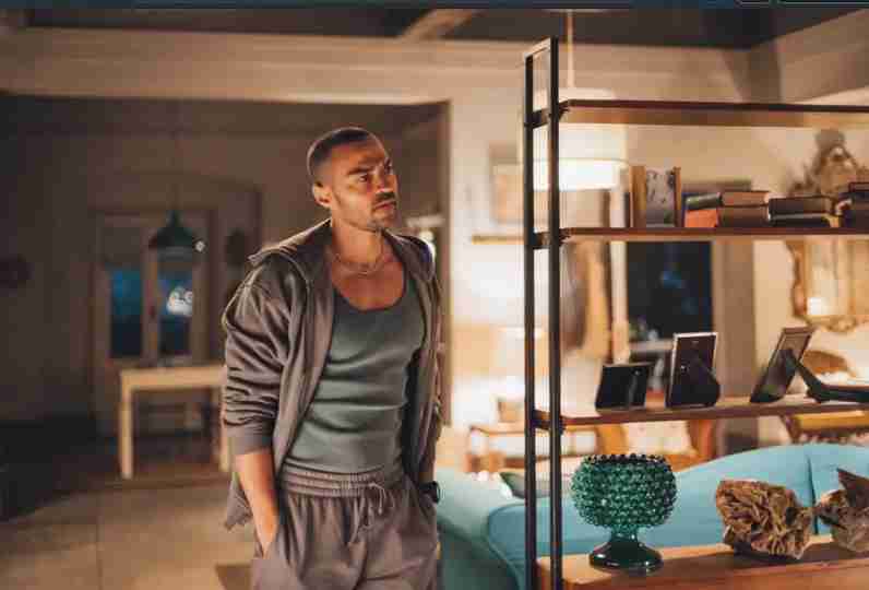 Hotel Costiera Season 1 - Jesse Williams