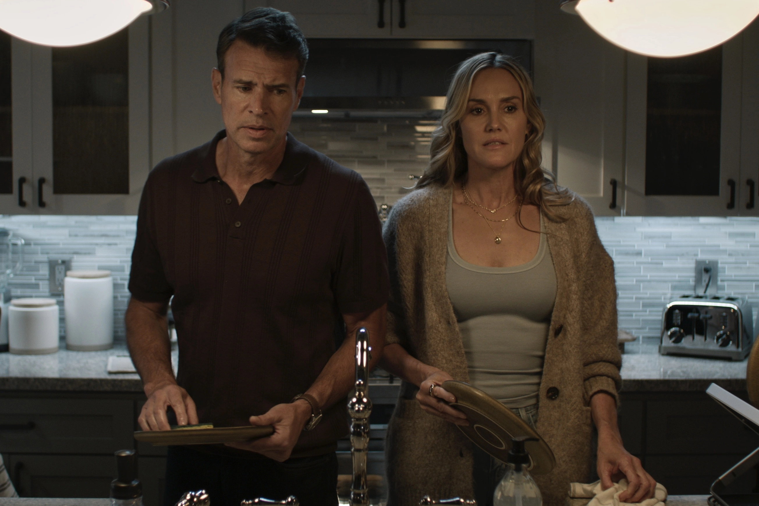 It's Not Like That Season 1 - Scott Foley and Erinn Hayes