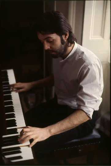 Paul McCartney: Man on the Run - Paul McCartney At the Piano