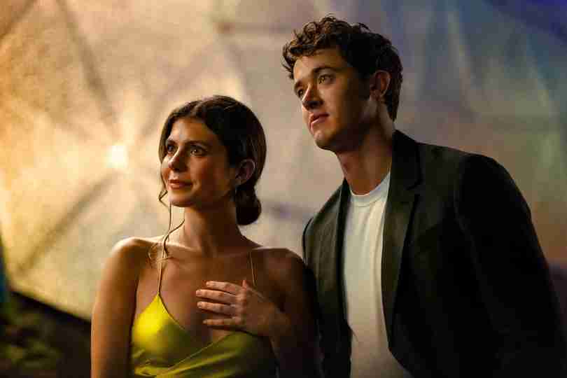 People We Meet on Vacation - Emily Bader and Tom Blyth