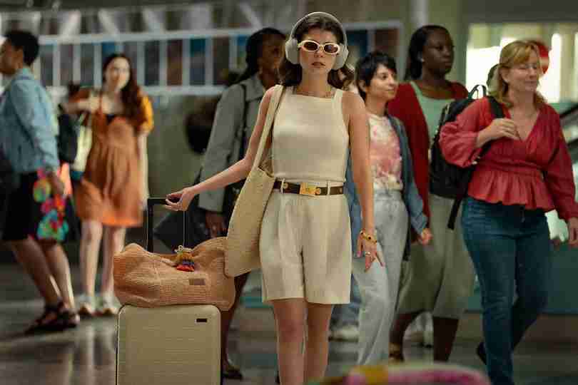 People We Meet on Vacation - Emily Bader as Poppy