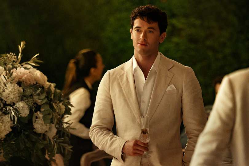 People We Meet on Vacation - Tom Blyth as Alex