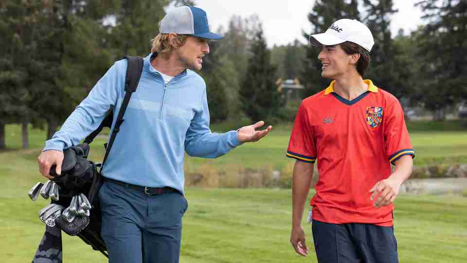 Stick Season 1 - Owen Wilson and Peter Dager in a Golf Court