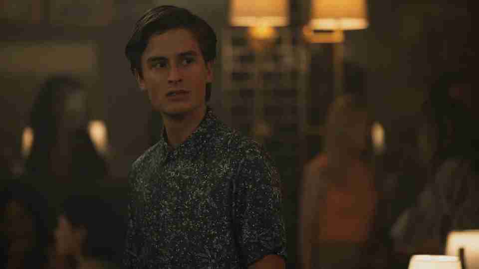 Stick Season 1 - Peter Dager in Restaurant