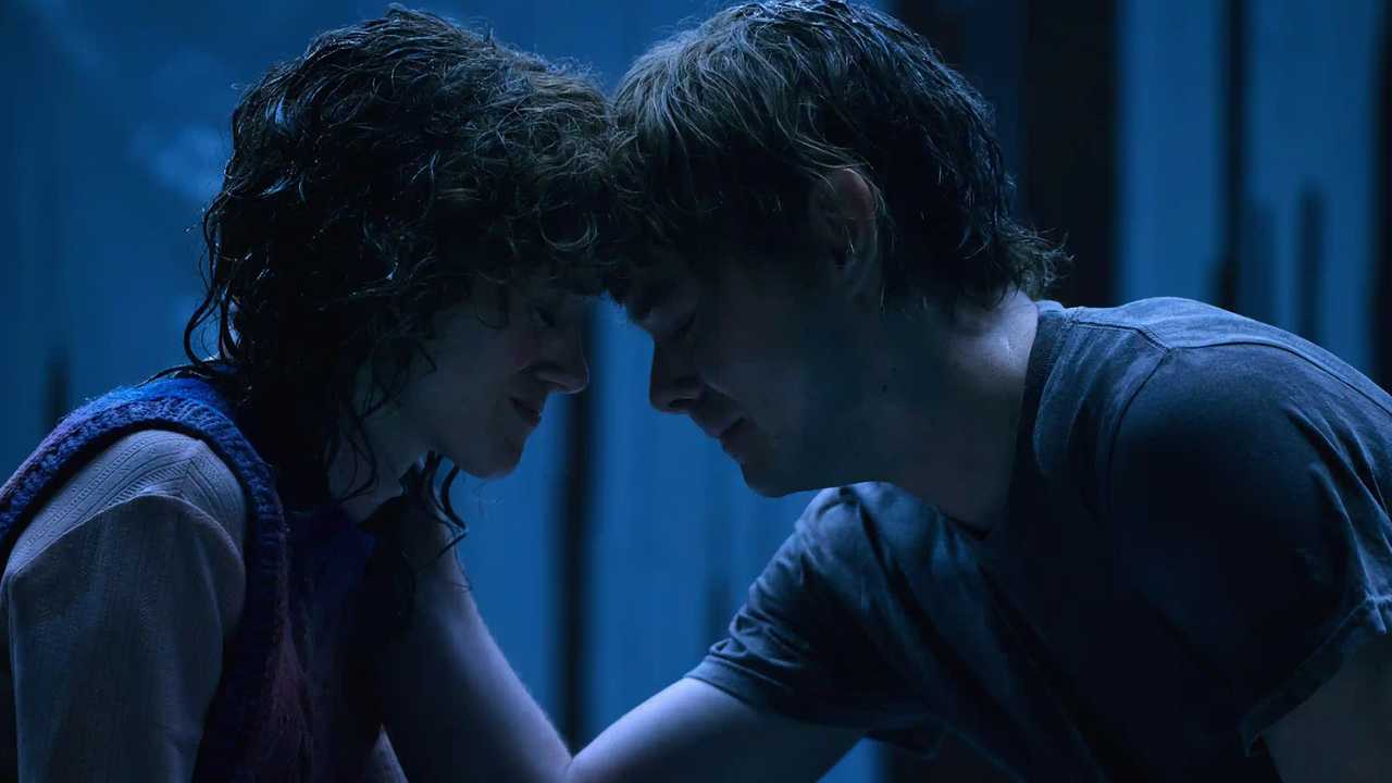 Stranger Things Season 5 - Natalia Dyer and Charlie Heaton Scene