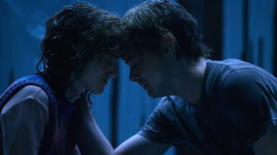 Stranger Things Season 5 - Natalia Dyer and Charlie Heaton Scene