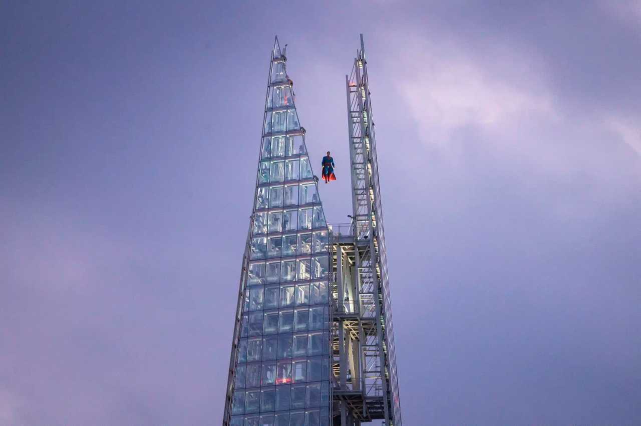 Superman - London Look Up Moment