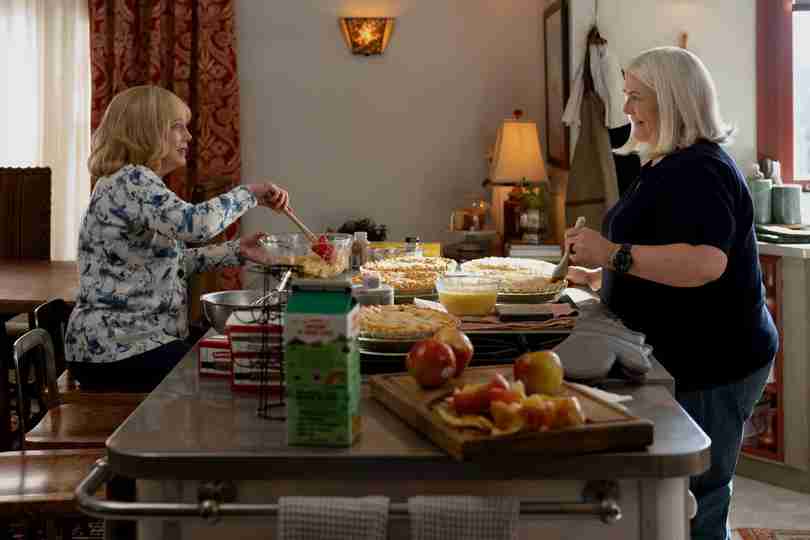 The 'Burbs Season 1 - Julia Duffy and Paula Pell 