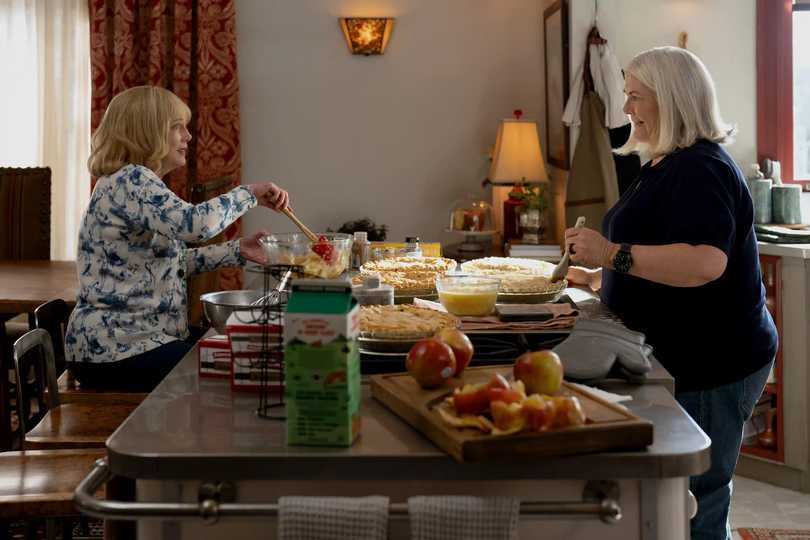 The 'Burbs Season 1 - Julia Duffy and Paula Pell 