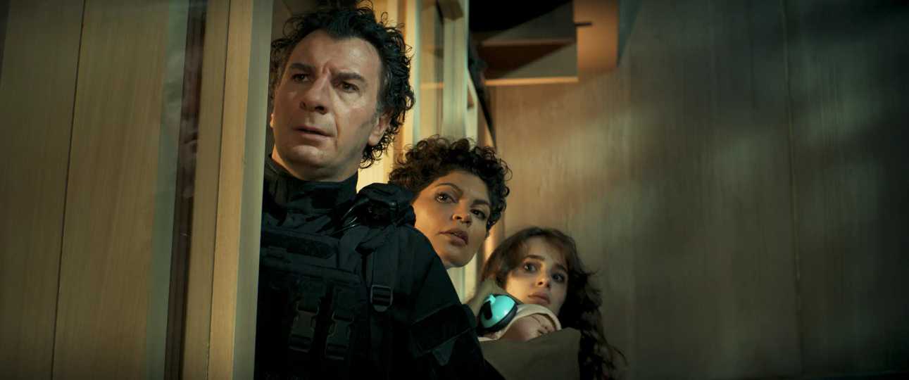 The Gardener -  Michaël Youn, Nawell Madani and Carla Poquin Behind a Doorway