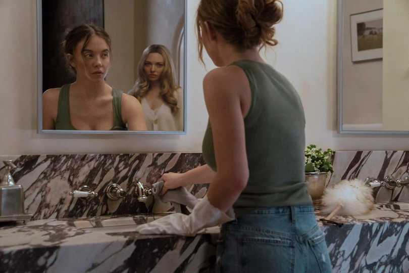 The Housemaid - Amanda Seyfried and Sydney Sweeney in the Bathroom