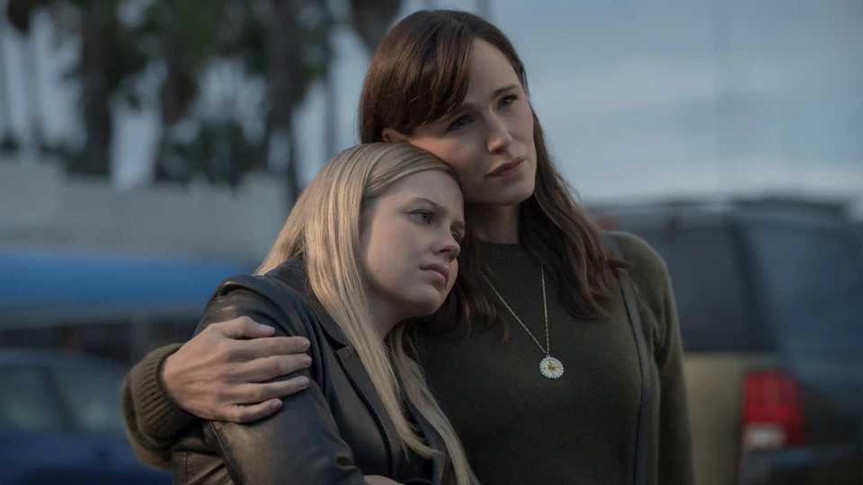 The Last Thing He Told Me Season 2 - Angourie Rice and Jennifer Garner