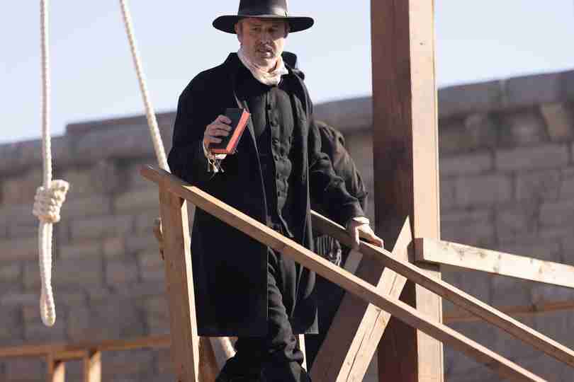 The Unholy Trinity - David Arquette on the Gallows Platform