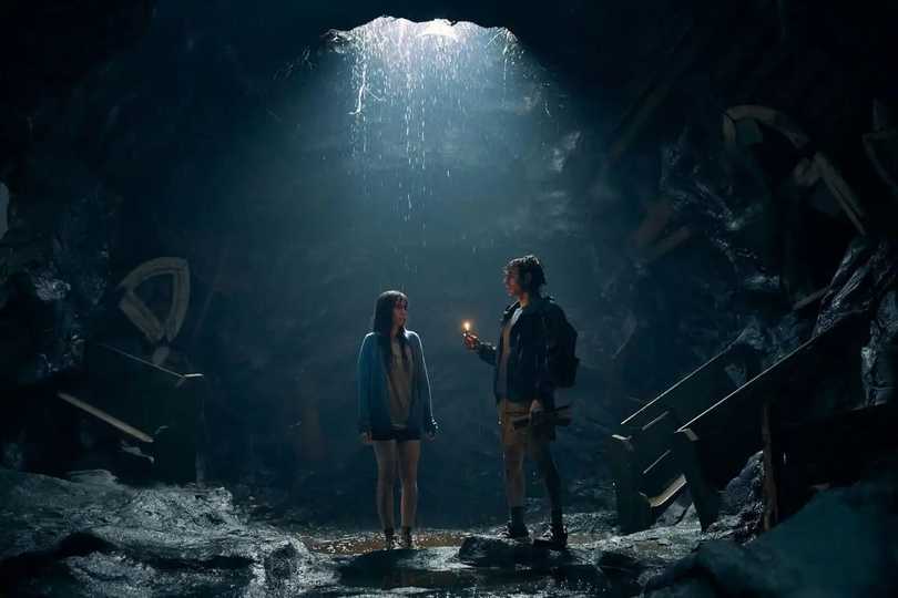 Together - Dave Franco and Alison Brie in The Cave