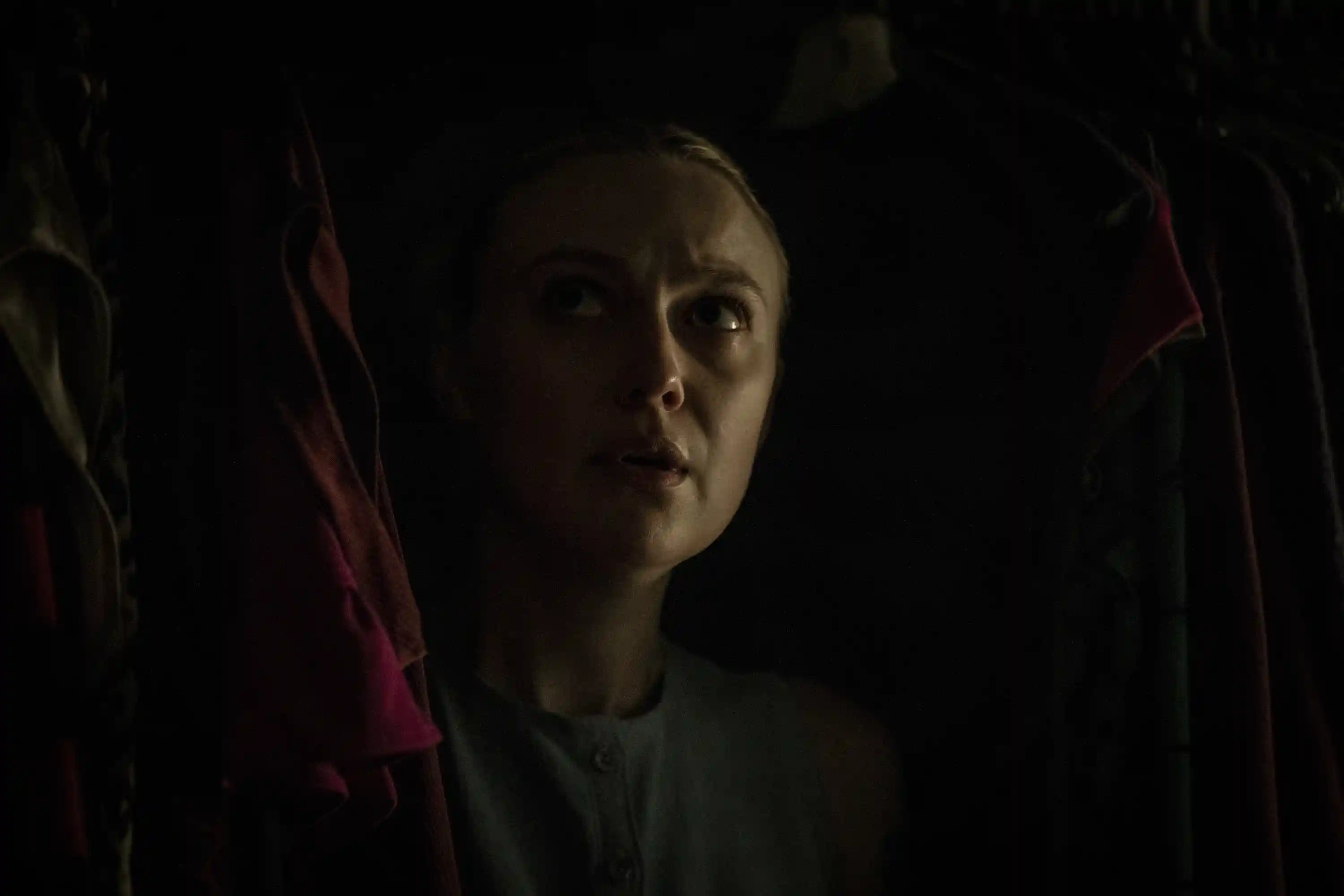 Vicious - Dakota Fanning in a Dark Closet