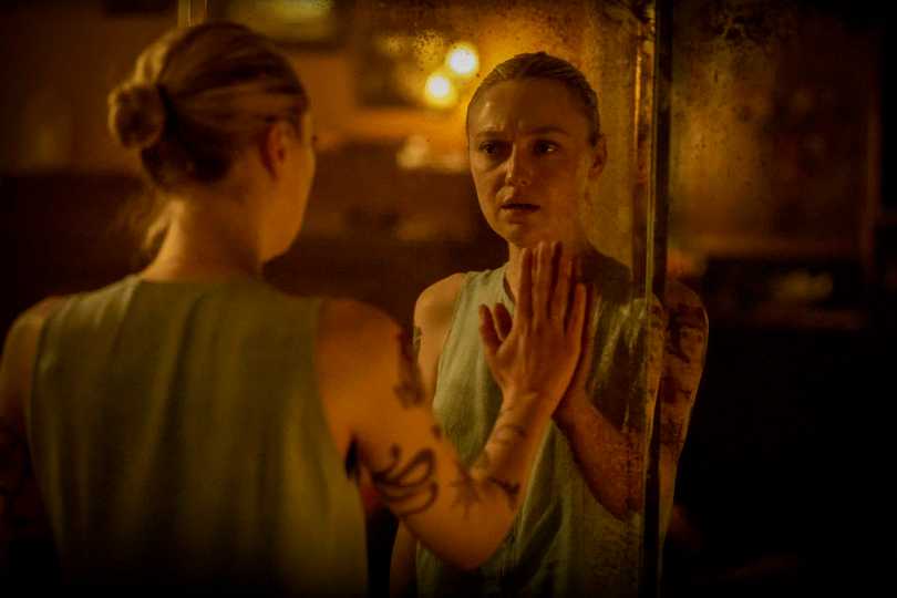 Vicious - Dakota Fanning in front of a Mirror