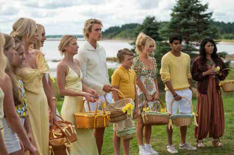 We Were Liars Season 1 - First Look at The Sinclair Family and Friends at a Picnic