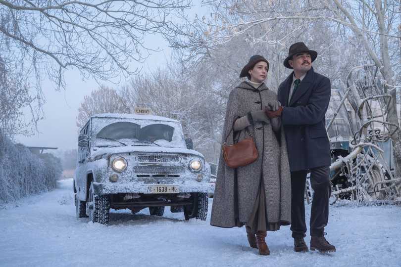 What Happens at Night - First Look at Leonardo DiCaprio and Jennifer Lawrence