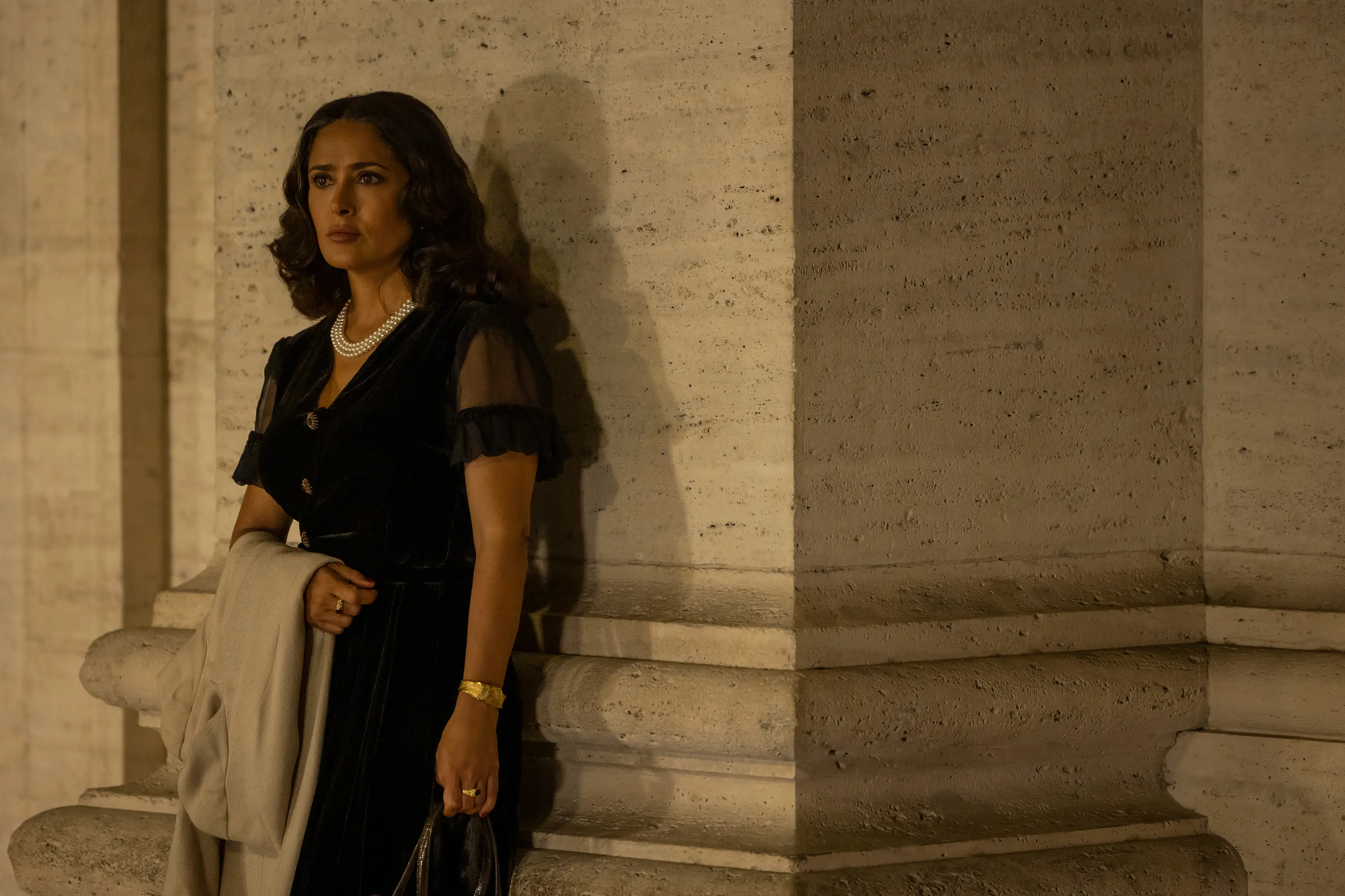 Without Blood - Salma Hayek Pinault as Nina