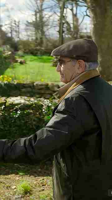 The Reluctant Traveller with Eugene Levy Season 1 - “Roasting Dad” Clip