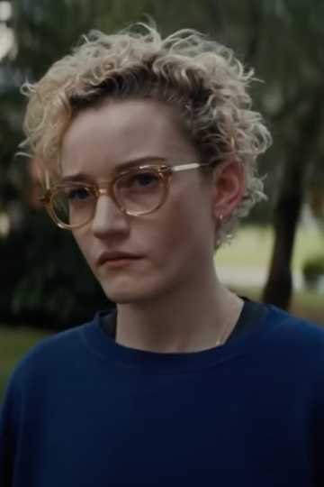 Julia Garner