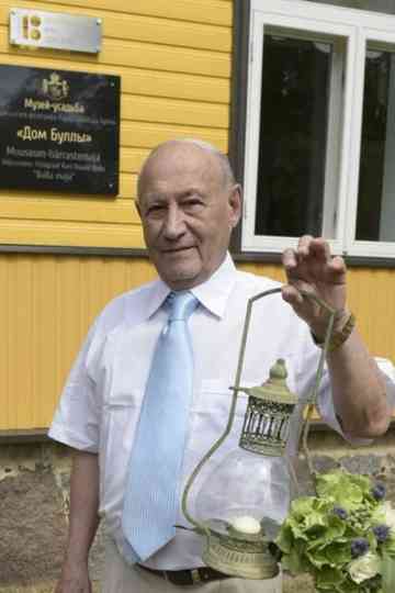 Valentin Albek in the Lens of Time Poster