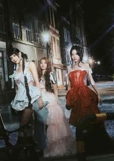 MISAMO JAPAN DOME TOUR 2024 “HAUTE COUTURE” Poster