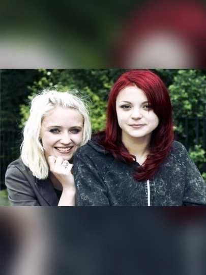 Skins Shorts: Naomily