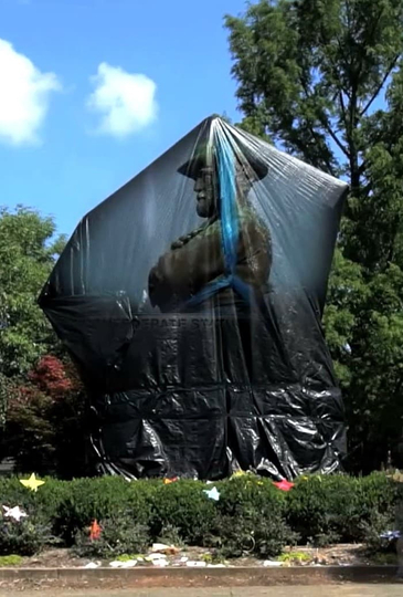 La statue de Robert E. Lee à Charlottesville Poster