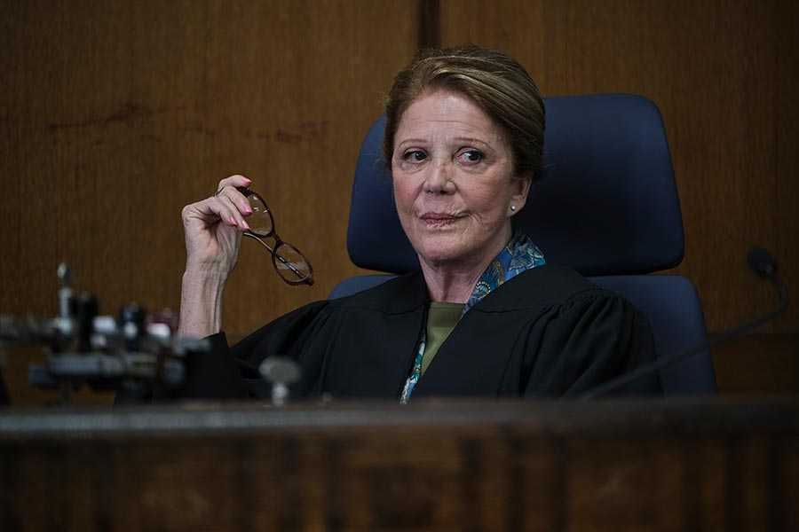 Linda Lavin on being menacing in 'Naked Singularity' | Moviefone