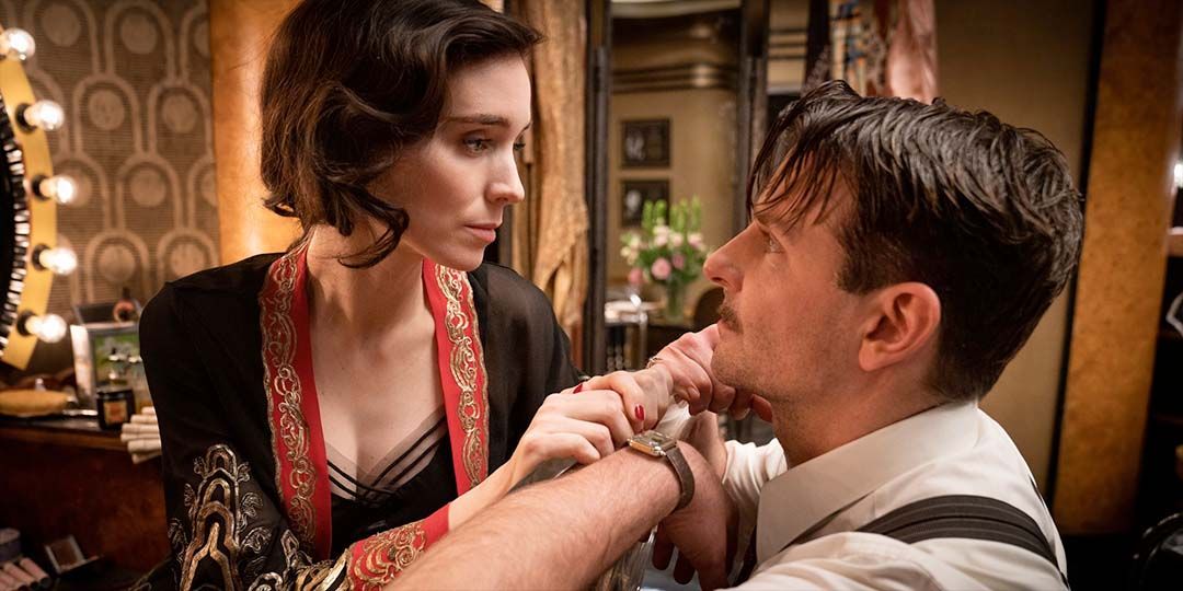 Rooney Mara and Bradley Cooper in 'Nightmare Alley'