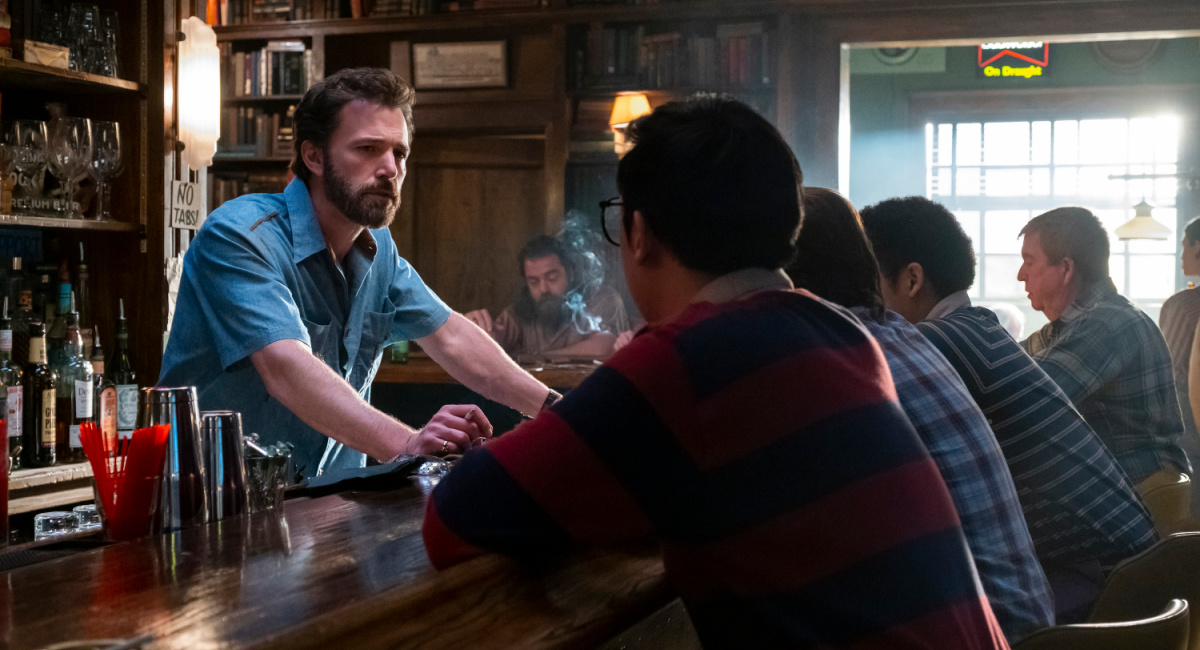 (L to R) Ben Affleck and Tye Sheridan star in 'Tender Bar' Photo: CLAIRE FOLGER © AMAZON CONTENT SERVICES LLC