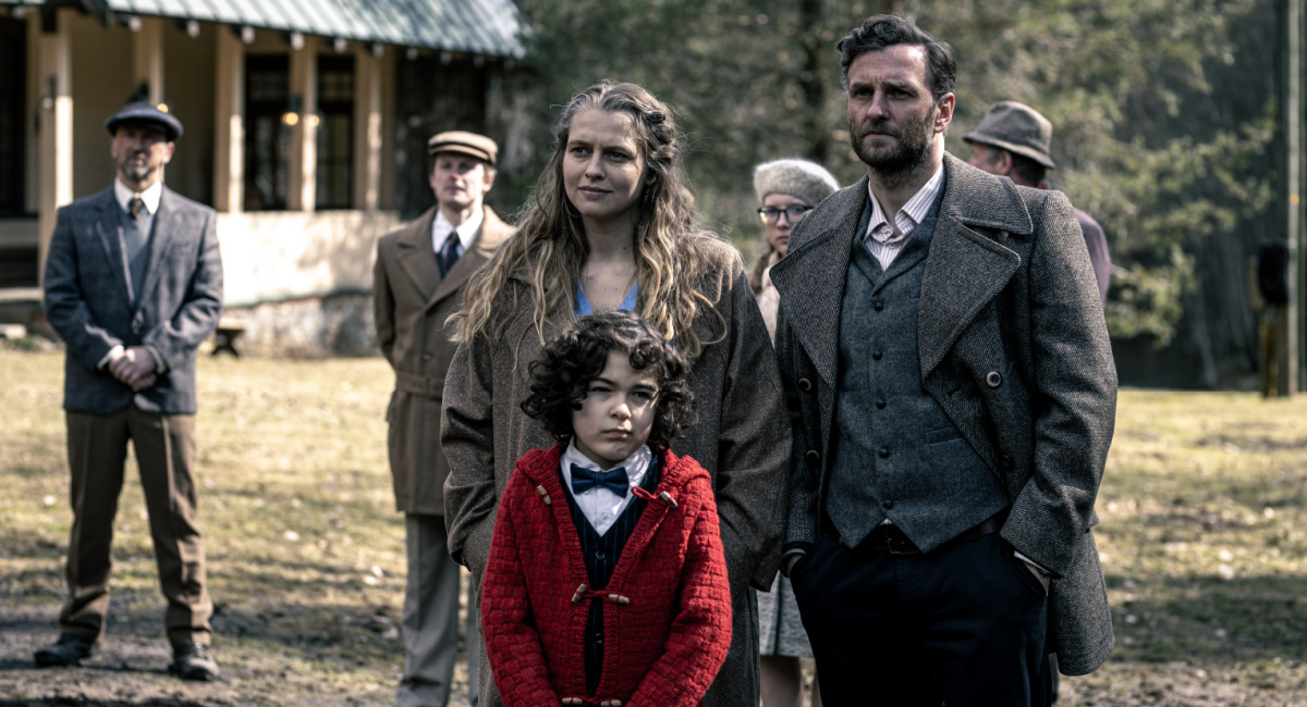 Tristan Ruggeri as Elliot, Teresa Palmer as Rachel, and Steven Cree as Anthony