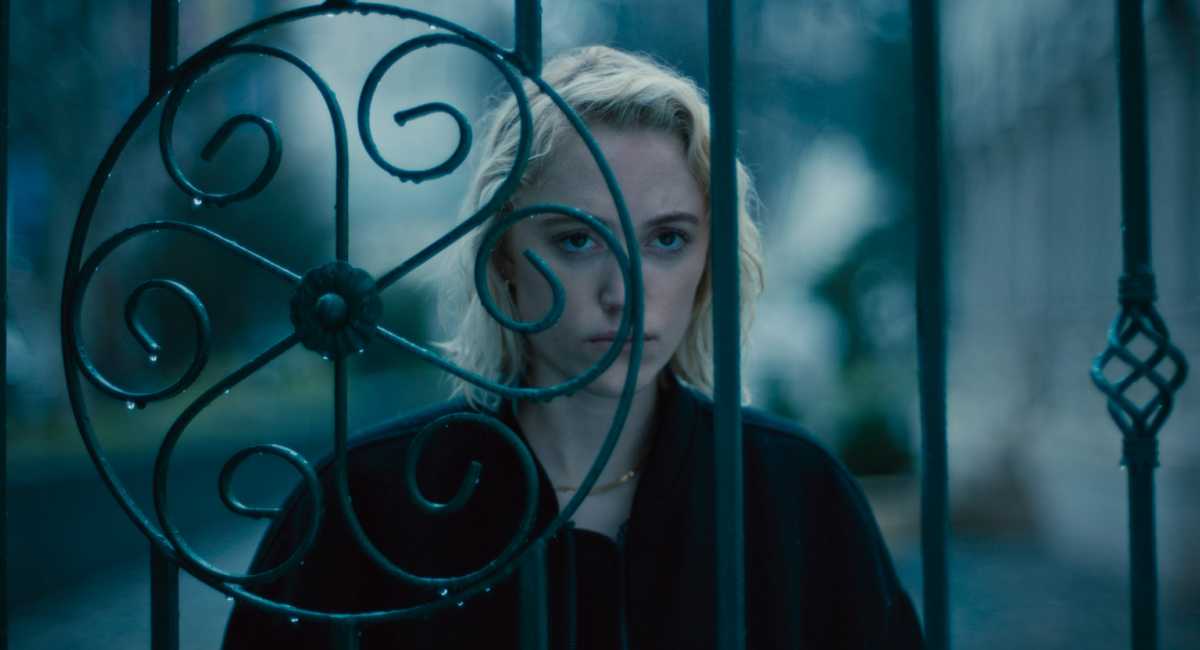 Maika Monroe Talks ‘Watcher’