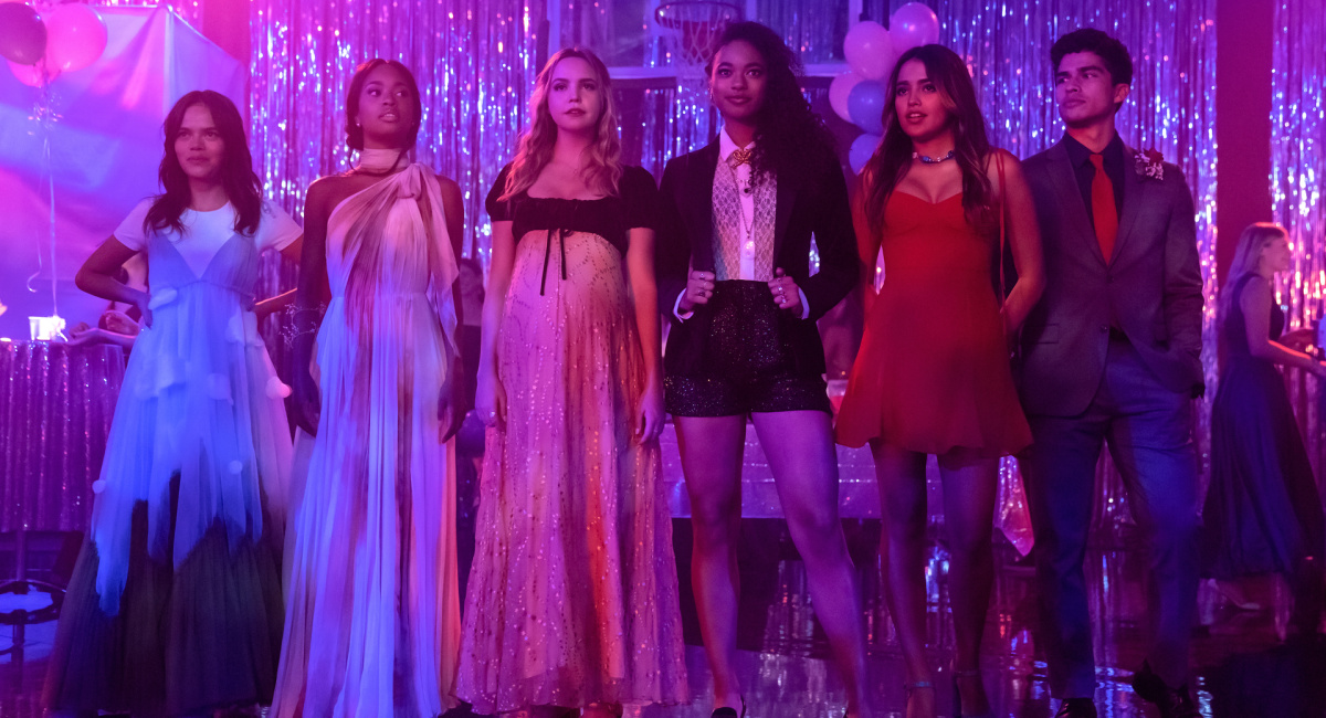 Malia Pyles, Zaria, Bailee Madison, Chandler Kinney, Maia Reficco, Alex Aiono in HBO Max's 'Pretty Little Liars: Original Sin.'