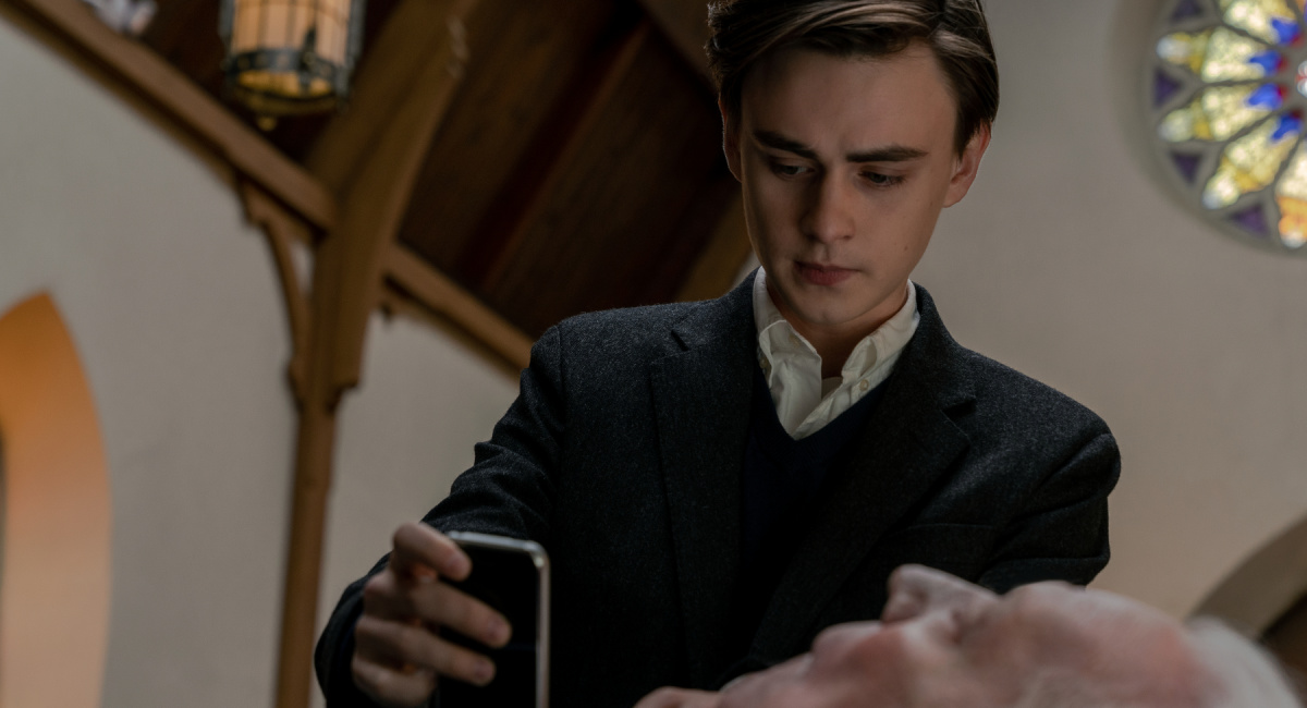 Jaeden Martell as Craig and Donald Sutherland as Mr. Harrigan in 'Mr. Harrigan’s Phone.'