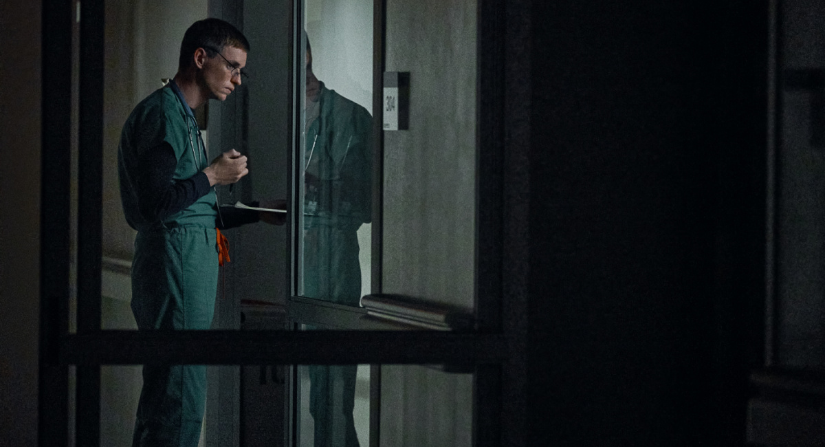Eddie Redmayne as Charles "Charlie" Cullen in Netflix's 'The Good Nurse.'