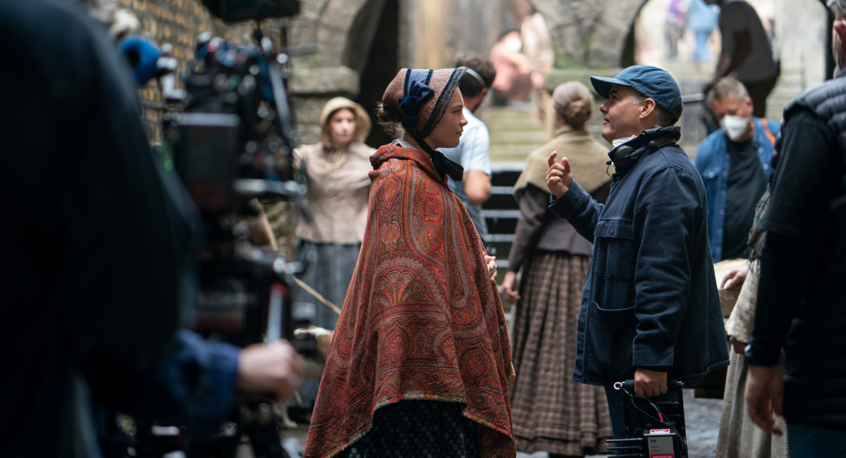 Florence Pugh and director Sebastián Lelio on the set of Netflix's 'The Wonder.'